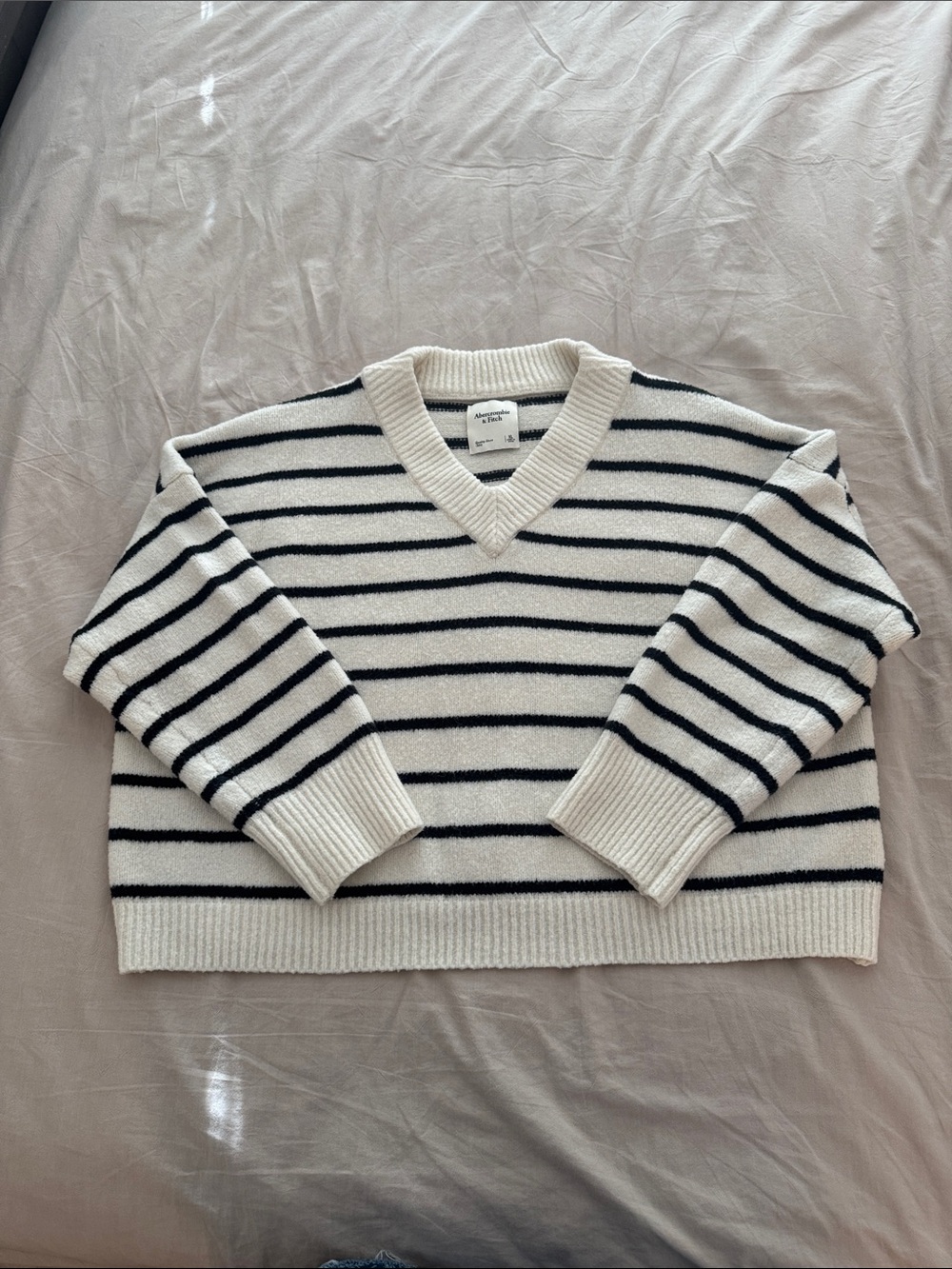 Abercrombie & Fitch White V-Neck Sweater with Black Stripes